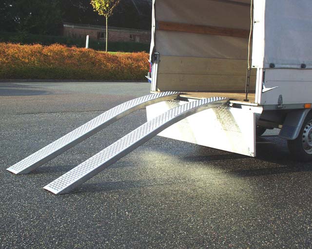 Rampes De Chargement Aluminium AL-KO – Paire, Charge Max 400 Kg, Courbées, Antidérapantes, Certifiées TÜV